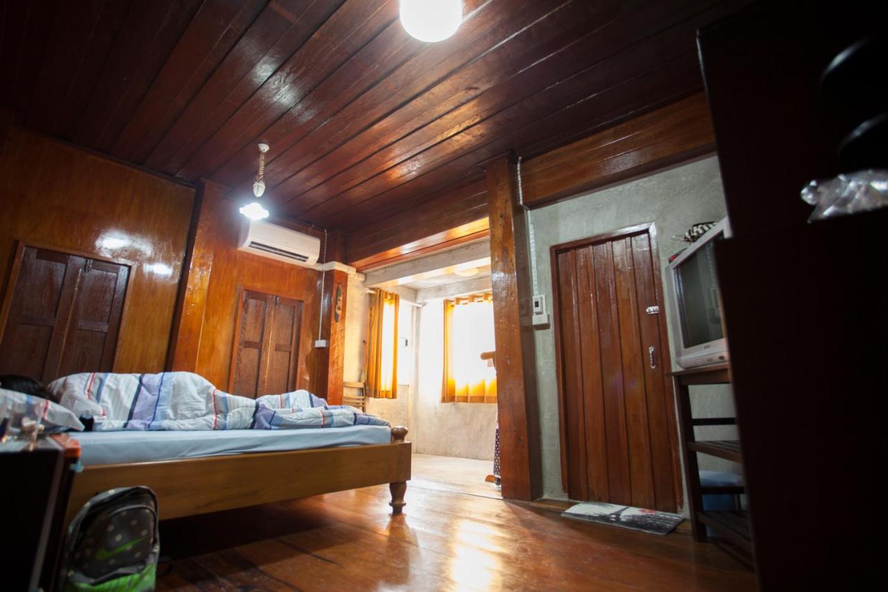 Solarcell Walking Street Homestay - โซล่าเซลล์ถนนคนเดินโฮมสเตย์ Ban Nong Nam Khan Εξωτερικό φωτογραφία